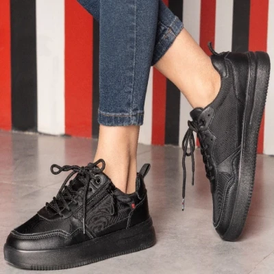 ست کردن کتانی چرم با انواع لباس‌ها